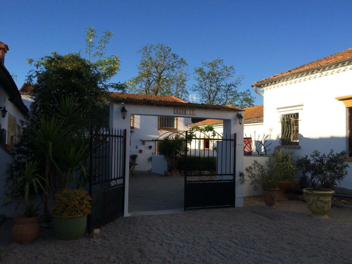 Terre De Boheme Hotel Vestric-et-Candiac ภายนอก รูปภาพ